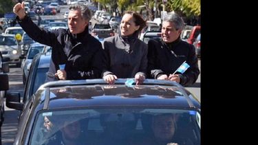 Macri, Vidal y Martínez, el viernes durante la caravana en Pergamino. (PRO)