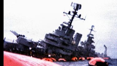 El Belgrano se hundió dejando a la deriva balsas con hombres que enfrentaron durante casi dos días las bravías olas. El Belgrano se hundió dejando a la deriva balsas con hombres que enfrentaron durante casi dos días las bravías olas.