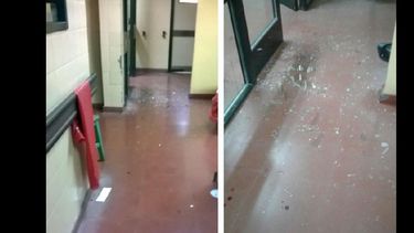 Donde sucedió todo: vidrios rotos a causa de los disparos, en un hecho del que no se tenían precedentes en el Hospital. (LA OPINION)