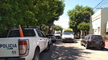 El suicidio de un joven generó el despliegue de ambulancias de Same y Policía del Comando y agentes de Patrulla Urbana municipal. El suicidio de un joven generó el despliegue de ambulancias de Same y Policía del Comando y agentes de Patrulla Urbana municipal.