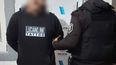 La brigada motorizada de la Policía Local mantuvo aprehendido al sujeto porque constató que tenía tres capturas activas por causas de hurto y violación de domicilio. La brigada motorizada de la Policía Local mantuvo aprehendido al sujeto porque constató que tenía tres capturas activas por causas de hurto y violación de domicilio.