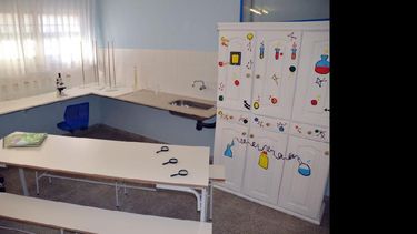 El aula laboratorio se creó en un espacio del establecimiento educativo que funcionaba como depósito. (LA OPINION)