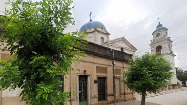 Un insólito hecho delictivo ocurrió en Arrecifes, mientras se estaba desarrollando la misa vespertina en la Iglesia San José de los Arrecifes, templo central de la ciudad. Un insólito hecho delictivo ocurrió en Arrecifes, mientras se estaba desarrollando la misa vespertina en la Iglesia San José de los Arrecifes, templo central de la ciudad.