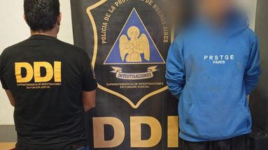 Detuvieron a los integrantes de una pareja que asaltaron a un remisero. Detuvieron a los integrantes de una pareja que asaltaron a un remisero.