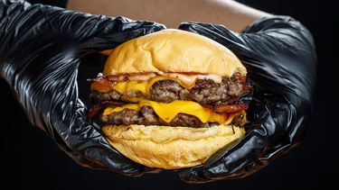 La hamburguesa es uno de los platos más populares a nivel mundial. La hamburguesa es uno de los platos más populares a nivel mundial.