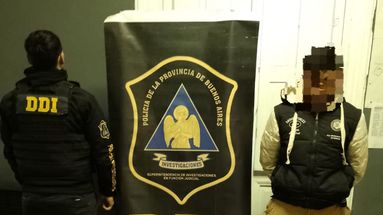 La DDI Pergamino detuvo a dos acusados de balear a un adolescente en barrio José Hernández; secuestraron la moto y ropa clave en la investigación. La DDI Pergamino detuvo a dos acusados de balear a un adolescente en barrio José Hernández; secuestraron la moto y ropa clave en la investigación.