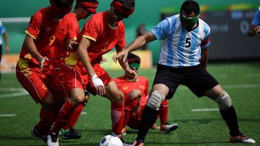 El sampedrino Silvio Velo, ex capitán de Los Murciélagos, la selección Argentina de fútbol para no videntes, acordó con la firma automotriz Mercedes Benz ser su nuevo embajador. El sampedrino Silvio Velo, ex capitán de Los Murciélagos, la selección Argentina de fútbol para no videntes, acordó con la firma automotriz Mercedes Benz ser su nuevo embajador.