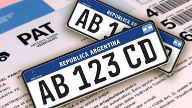 Las calles argentinas comienzan a despedirse de las patentes provisorias: la DNRPA confirmó que se regularizó la entrega de chapas en los Registros.
