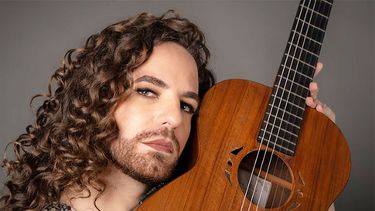 Este sábado llegará por primera vez a Pergamino La Ferni, la folklorista trans no binaria. Este sábado llegará por primera vez a Pergamino La Ferni, la folklorista trans no binaria.