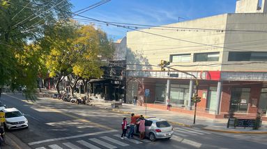 La pelea callejera se inició en el medio de Avenida de Mayo.