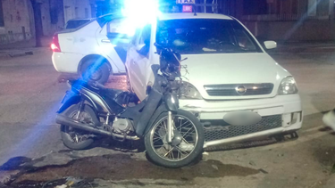Dos jóvenes heridos leves en un accidente de tránsito en San Nicolás. Dos jóvenes heridos leves en un accidente de tránsito en San Nicolás.