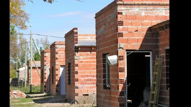Una de las asignaturas pendientes es tener un plan federal de viviendas. (LA OPINION)