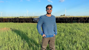 Bruno Riboldi, conocido como el influencer La Joya Agro, quien hizo público la desaparición y el posterior hallazgo de los animales de ganado bovino que ahora se investiga como una estafa. Bruno Riboldi, conocido como el influencer La Joya Agro, quien hizo público la desaparición y el posterior hallazgo de los animales de ganado bovino que ahora se investiga como una estafa.