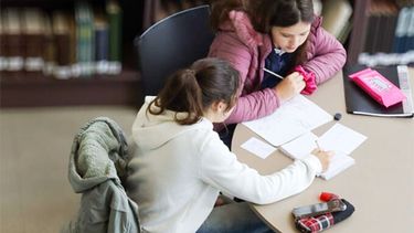 Lectores Anónimos: un nuevo espacio para compartir la pasión por los libros en la Biblioteca Joaquín Menédez. Lectores Anónimos: un nuevo espacio para compartir la pasión por los libros en la Biblioteca Joaquín Menédez.