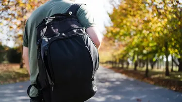 Las autoridades educativas de la región oficializaron la restitución del uso de mochilas para los alumnos de la Escuela Secundaria 4, medida que había sido suspendida de forma preventiva tras una amenaza de seguridad. Las autoridades educativas de la región oficializaron la restitución del uso de mochilas para los alumnos de la Escuela Secundaria 4, medida que había sido suspendida de forma preventiva tras una amenaza de seguridad.