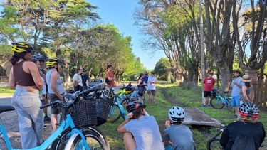 El programa Modo Verano llega a la localidad de Mariano Benítez. La Municipalidad de Pergamino, a través de la Dirección de Turismo, el Museo Batallas de Cepeda y el área de Gestión Ambiental, llevará adelante una propuesta de turismo sustentable. El programa Modo Verano llega a la localidad de Mariano Benítez. La Municipalidad de Pergamino, a través de la Dirección de Turismo, el Museo Batallas de Cepeda y el área de Gestión Ambiental, llevará adelante una propuesta de turismo sustentable.