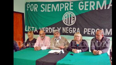 La comisión directiva que ahora conduce los destinos de la seccional local de ATE. (LA OPINION)