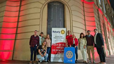 pergamino se ilumina de rojo en el marco de la lucha contra la poliomielitis pergamino se ilumina de rojo en el marco de la lucha contra la poliomielitis