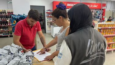 La Secretaría de Lima y la Secretaría de Gobierno otorgaron certificados de habilitación a el Supermercado Día y Los Reyes del Colchón. La Secretaría de Lima y la Secretaría de Gobierno otorgaron certificados de habilitación a el Supermercado Día y Los Reyes del Colchón.