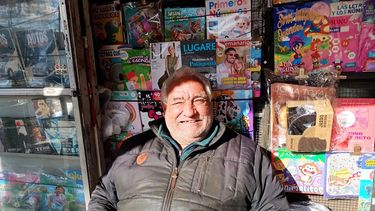 José Luis Felpeto, en su parada de diarios, recibió a LA OPINION. José Luis Felpeto, en su parada de diarios, recibió a LA OPINION.