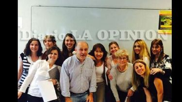 Beatriz Udenio junto a integrantes del IOM2 CID. (LA OPINION)
