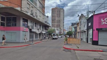 El paro general tuvo adhesión dispar en Pergamino. El transporte público, los bancos y los organismos estatales estuvieron paralizados, el comercio y parte de la actividad privada funcionan con normalidad. El paro general tuvo adhesión dispar en Pergamino. El transporte público, los bancos y los organismos estatales estuvieron paralizados, el comercio y parte de la actividad privada funcionan con normalidad.