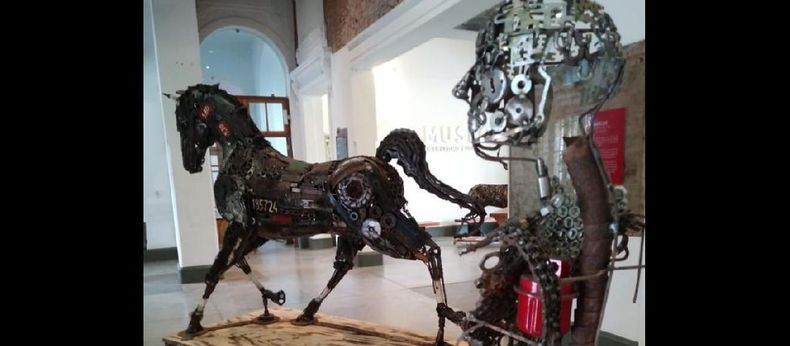 En el hall de entrada del Museo Municipal se exhiben las esculturas del artista local Julián Andrés Provenzano. (MUNICIPIO DE PERGAMINO)