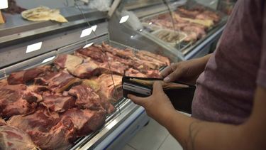 Actualmente, el kilo de asado ronda los 18.000 pesos, mientras que el pechito de cerdo se comercializa alrededor de los 6.700 pesos. Actualmente, el kilo de asado ronda los 18.000 pesos, mientras que el pechito de cerdo se comercializa alrededor de los 6.700 pesos.