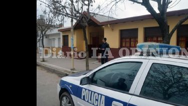 Evacuaron las instalaciones del establecimiento ubicado en la esquina de Siria y Ramón Raimundo.  (LA OPINION)