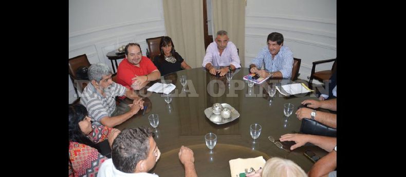 El año pasado los gremios que representan a los empleados municipales y el Ejecutivo local acordaron una recomposición del 41,2 por ciento, que fue percibida de manera escalonada. (ARCHIVO LA OPINION)