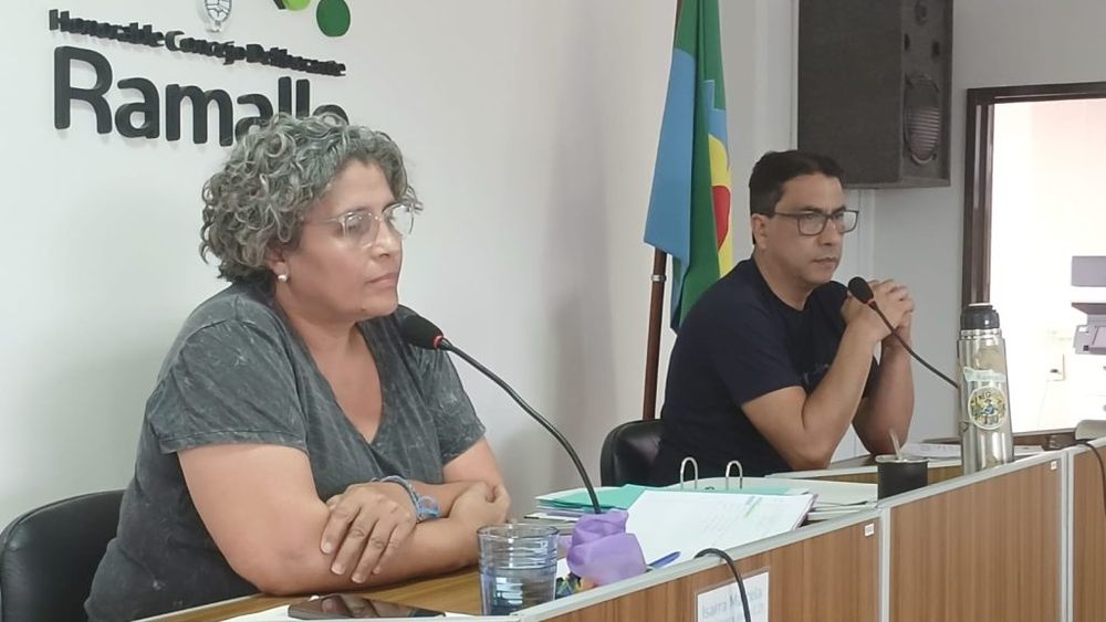 La presidenta del Concejo Deliberante de Ramallo, Isarra, remarcó la importancia de mantener un contacto directo con los vecinos del distrito y valoró las reuniones que se realizan en distintos barrios como una herramienta clave para conocer las problemáticas de cada sector y avanzar en soluciones concretas. La presidenta del Concejo Deliberante de Ramallo, Isarra, remarcó la importancia de mantener un contacto directo con los vecinos del distrito y valoró las reuniones que se realizan en distintos barrios como una herramienta clave para conocer las problemáticas de cada sector y avanzar en soluciones concretas.