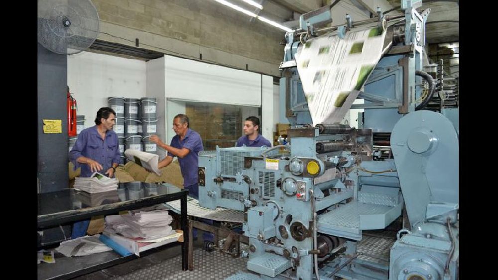 En LA OPINION son los trabajadores gráficos los encargados de la impresión de los ejemplares que llegan a miles de pergaminenses. (LA OPINION)