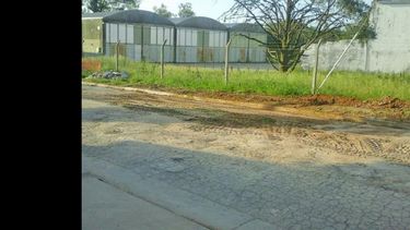 Vecinos del barrio Cámara de Comercio solicitan el paso del camión regador.