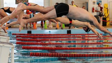 Se disputaron cinco series, bajo la modalidad de posta con equipos de cuatro nadadores.