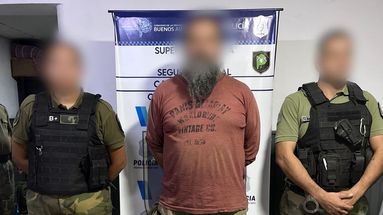 En Pergamino descubrieron el lugar en el que se ocultaba un sujeto que era buscado por la Justicia de Chascomús desde hace diez años. En Pergamino descubrieron el lugar en el que se ocultaba un sujeto que era buscado por la Justicia de Chascomús desde hace diez años.