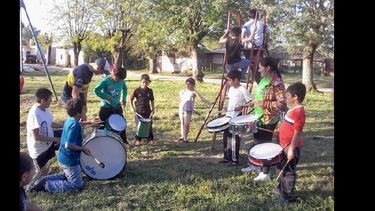 En la Villa San José se dicta un taller de murga y percusión.  (GOBIERNO DE PERGAMINO)