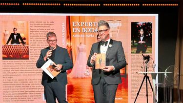 El reconocido wedding planner nicoleño Adrián Pavía presentó su libro “Experto en bodas”, una obra que reúne sus más de dos décadas de experiencia en el mundo de los eventos. El reconocido wedding planner nicoleño Adrián Pavía presentó su libro “Experto en bodas”, una obra que reúne sus más de dos décadas de experiencia en el mundo de los eventos.