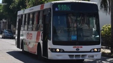 La empresa concesionaria del servicio de transporte público en San Nicolás enfrenta severos cuestionamientos y denuncias públicas, en redes sociales, por incumplir con la normativa vigente que garantiza el pase libre para el acompañante, cuando el Certificado Único de Discapacidad así lo indica. La empresa concesionaria del servicio de transporte público en San Nicolás enfrenta severos cuestionamientos y denuncias públicas, en redes sociales, por incumplir con la normativa vigente que garantiza el pase libre para el acompañante, cuando el Certificado Único de Discapacidad así lo indica.