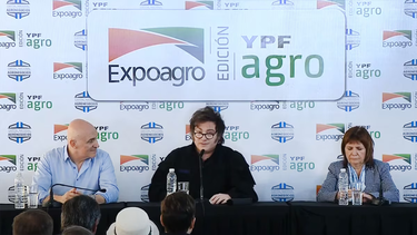 Mile en Expoagro afirmó: Los buenos son los de azul. Mile en Expoagro afirmó: Los buenos son los de azul.