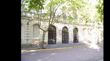 A partir de las 13:00 volverán a reunirse los referentes gremiales con las autoridades del Municipio para seguir debatiendo la paritaria. (LA OPINION)