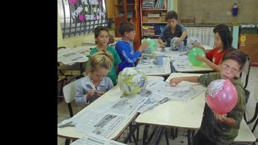 Alrededor de cien niños y jóvenes asisten diariamente a la institución, en contraturno con el horario escolar. (MUNICIPALIDAD DE PERGAMINO)