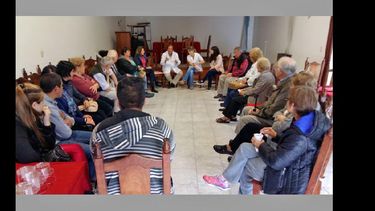 Los integrantes del Grupo de Autoayuda se despidieron en un cálido encuentro. (CLINICA PERGAMINO)