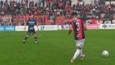El Rojinegro no pudo con el último de la tabla en el Miguel Morales. El Rojinegro no pudo con el último de la tabla en el Miguel Morales.
