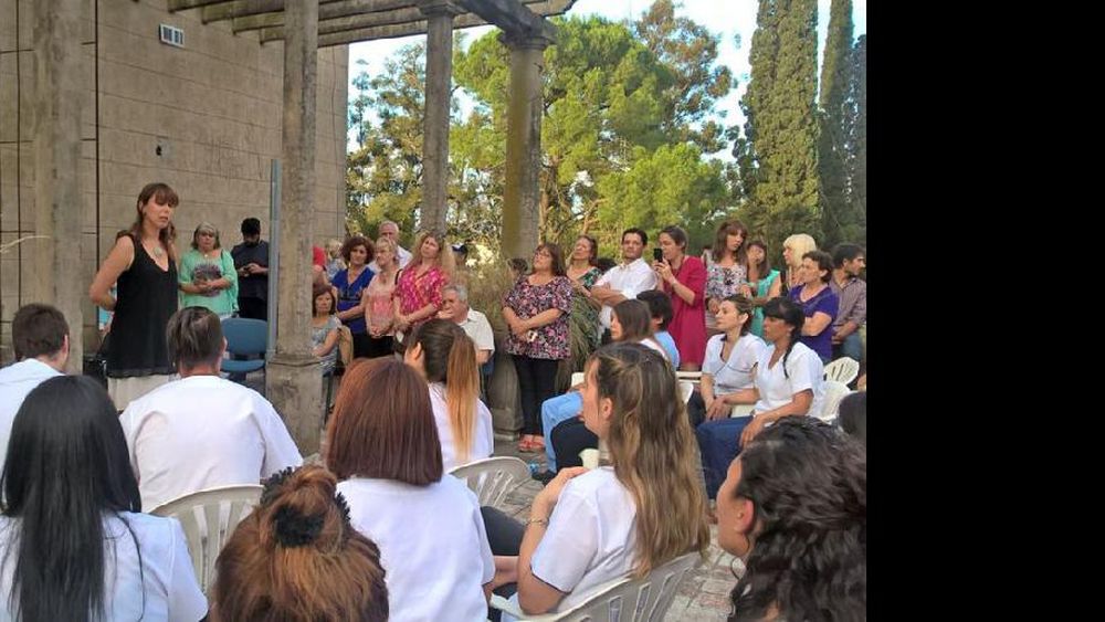 El acto de entrega de diplomas fue en la sede de la Región Sanitaria IV. (LA OPINION)