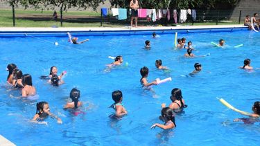 San Nicolás se prepara para una nueva temporada del programa Escuelas Abiertas en Verano, una política pública provincial que se desarrolla de manera ininterrumpida desde el año 2000 y que tiene como objetivo garantizar el acceso a la educación, la recreación y la alimentación durante el receso escolar. San Nicolás se prepara para una nueva temporada del programa Escuelas Abiertas en Verano, una política pública provincial que se desarrolla de manera ininterrumpida desde el año 2000 y que tiene como objetivo garantizar el acceso a la educación, la recreación y la alimentación durante el receso escolar.