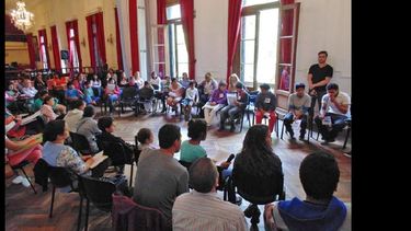 De la reunión participaron niños, jóvenes y adultos delegados de los diferentes centros de nuestra ciudad. (MUNICIPALIDAD DE PERGAMINO)