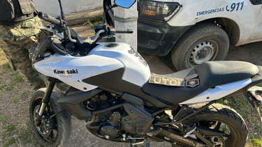 Detienen a un joven conduciendo una motocicleta adulterada en zona oeste de San Nicolas. Detienen a un joven conduciendo una motocicleta adulterada en zona oeste de San Nicolas.