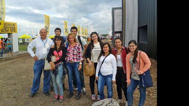 Parte de grupo de la Unnoba que está en Expoagro. (UNNOBA)