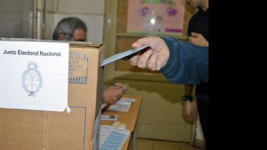El domingo hay que ir a votar para elegir solamente presidente y vice. (LA OPINION)