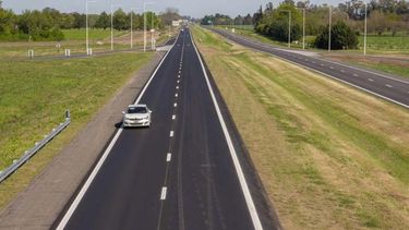 Este nuevo tramo de la autopista en la ruta Nº 8 permite mejorar aun más la circulación y seguridad vial. Este nuevo tramo de la autopista en la ruta Nº 8 permite mejorar aun más la circulación y seguridad vial.